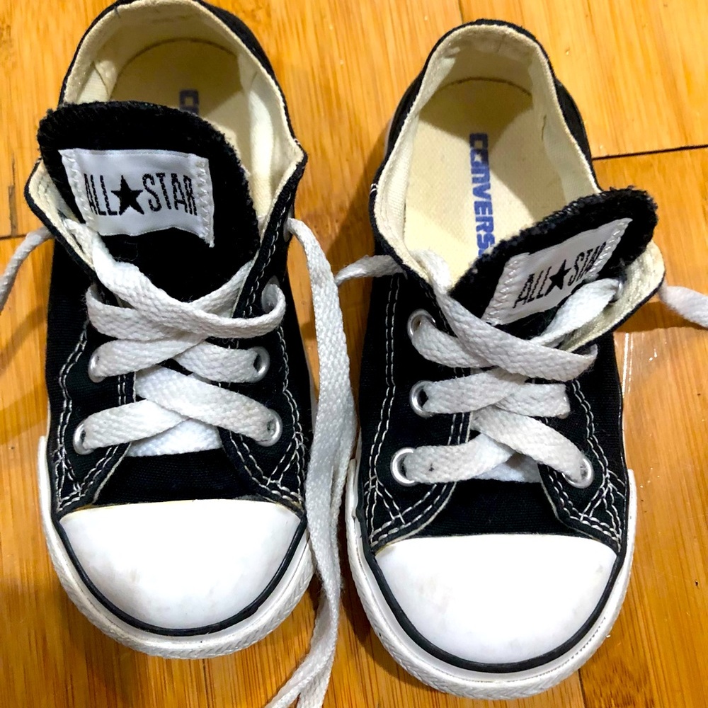 Converse toddler size 7 - black Chuck Taylors